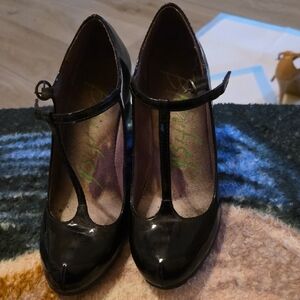Blowfish Glossy Black T-Strap Heels